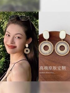 French Elegant Design Woven Beige Beach Vacation Style Earrings Luxury Sensation Alloy Plated Silver Gold Fashion Jewelry