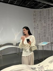 ไม่เท่ากัน ไหล่เดียว สลิมฟิต ดีไซน์ เสื้อเชิ้ต ผู้หญิง ระดับไฮเอนด์ พลีท แขนบาน เสื้อท่อนบน เรียบหรู แฟชั่นสุภาพสตรี เสื้อเบลาส์