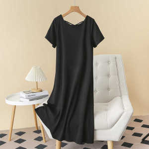 ชุดเดรสยาวสีดำถักแฟชั่นฤดูร้อนปี 2024 ดีไซน์เก๋ไก๋ หลังเปิดช่องว่าง ขนาดใหญ่ เสื้อผ้าผู้หญิง ชุดเดรสยาว แขนสั้น คอตั้ง สไตล์เกาหลี