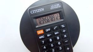 Kalkulator Minimalis Saku Kecil Display 12 Digit Auto Off Pabrik Sekolah Dagang Ukuran 115 x 7cm LC 312N