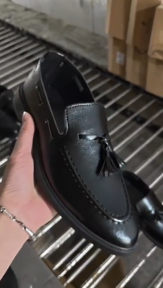 COD British-style mens casual leather shoes tassel loafers slip-on driving moccasins for men