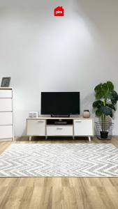 Pira Metropolis - Belatrix TV150 Meja TV / Rak TV Meja Tv Modern Pro Oak Pira Chipboard Berkualitas - Lazada