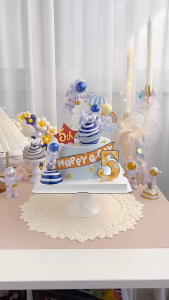 Topper Kue Astronot Planet Biru untuk Hiasan Cake Ulang Tahun Anak Karakter Mainan Figure Lucu