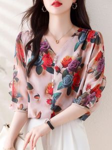 เสื้อเชิ้ตผ้าชีฟองไหมแขนกลางผู้หญิงฤดูร้อนใหม่สไตล์ฝรั่งเศสดอกไม้เสื้อเชิ้ตคอกลมแขนยาวปานกลางสำหรับคุณแม่ในช่วงฤดูใบไม้ผลิและฤดูใบไม้ร่วง