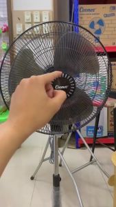 COSMOS 16-SDB Stand Fan 16 Inci (Kipas Angin Berdiri 16 Inci)