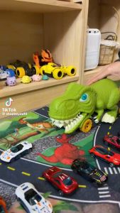 Đồ chơi khủng long nuốt xe ô tô cho bé làm từ nhựa ABS chắc chắn tặng kèm 6 xe ô tô kim loại