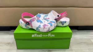Giày sục crocs chuẩn xịn chống hôi chân nhựa tế bào êm mềm dẻo bền đi mưa lội nước đi biển hình butterfly cho bé gái