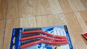 Bộ 3 bàn chải sắt cán nhựa  nguyên chất chuyên dùng đánh rỉ sét các máy móc thiết bị dùng cho thợ vệ sinh máy móc xe hơi xe máy các loại máy móc trong xưởng- Cửa Hàng Nam