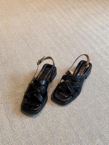 French Style Cowhide Roman Sandals Womens Open Toe Cross Band Retro Thick Heel Summer Outdoor Wear Casual Low Cut Buckle