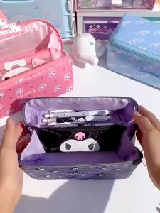 Pencil Case Kartun Comel Sanrio Kuromi Cinnamoroll Kapasiti Besar Beg Alat Tulis Pelajar Perempuan Juga Sesuai Untuk Makeup Soft Cute Sanrio Pencil Box Bag Case Cosmetic Stationery Storage Bag Kuromi Student 软萌玉桂狗库洛米笔袋大容量化妆包包文具袋收纳袋卡通可爱学生女 H287