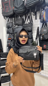 Tas Selempang Bahu PEGE Racer Model 2in1 Bisa Selempang dan Pouch Warna Hitam - PG 9069