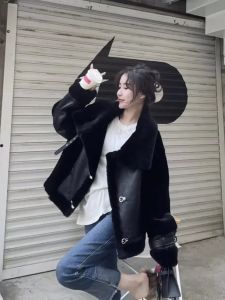 Winter New Fashionable Womens Sheepskin Leather Jacket Biker Style Collar up Coat Long Sleeve Zipper Closure Commute Friendly