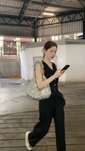 เทา/ดำ SLYQ ONYX TOP & PANTS SET ชุดเซ็ตเสื้อแขนกุดแต่งกระเป๋าและกางเกงขายา