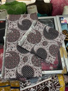 Kain prada pengantin | kain prada manten | kain prada akad | kain prada | kain prada motif trunum keyong | kain akad | jarik prada | jarik pengantin | jarik manten | jarik prada pengantin | jarik prada manten | jarik prada akad | kain batik