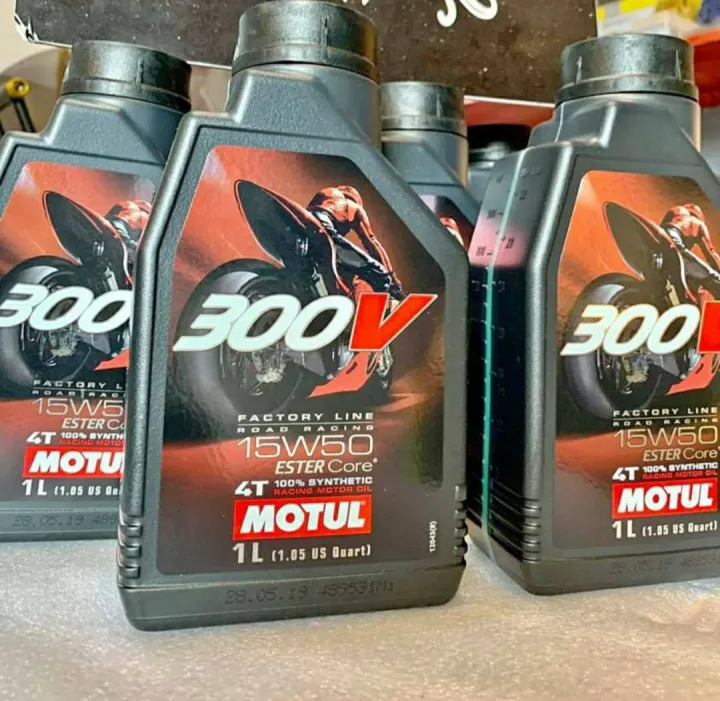 Original%20Motul%20300V%20(%2010W%2040%20and%2015W%2050%20)%20for%20big%20bikes%20and%20for%20scooters%20-%20Image%203