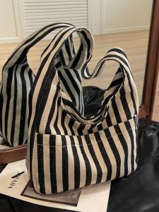 กระเป๋าผ้าใบลายทางสำหรับนักเรียนมัธยมปลาย กระเป๋าถือผู้หญิง ความจุขนาดใหญ่ กระเป๋าสะพายไหล่ข้างเดียว กระเป๋าสาน กระเป๋าผ้าลายทาง กระเป๋าสะพายประจำวัน กระเป๋าผ้าใบ