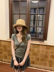 YUEZHONGWEI | Figure-flattering Retro Gray V-neck T-shirt Short Sleeve