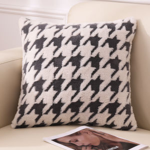 เบาะรองหมอนอุปกรณ์ตกแต่งบ้านสไตล์ชนบทหรูหรา ขนแกะ สไตล์ห้องนั่งเล่นและห้องนอน ปกหมอนแบบสี่เหลี่ยม ส่วนบนเป็นผ้าฝ้าย พื้นผิวแบน