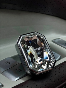 KVS | High-end Car Aroma Diffuser Wind Vent Decor