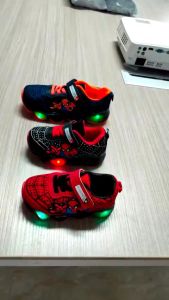 🔥 รองเท้าสไปเดอร์แมน รองเท้ามีไฟ รองเท้าเด็กมีไฟกระพริบ รองเท้าผ้าใบสำหรับเด็กชาย Size 21-36 รวมถึงคล้องสินค้าในประเทศไทย