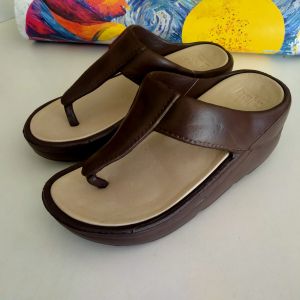 รองเท้าเพื่อสุขภาพผู้หญิง (หูหนีบ พื้นสูง  สัมผัสหนุ่มใส่สบาย)