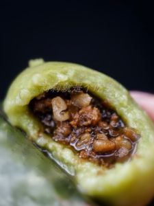 Nutritious Green Juice Yeer Ba Sichuan Speciality Rice Cake with Salted Pork for Pregnant Women And Children Snack/Bakery