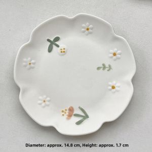 Daisy Relief Ceramic Dessert Plate Home Use Dining Table Trash Tray Irregular Shape Korean Style Underglaze Color Plant Flower Pattern
