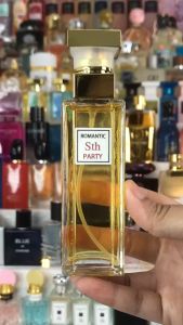 น้ำหอมผู้หญิง กลิ่นหอมละมูนทำให้ลูกค้าอ่อนโยน อบอู่น ดีไซน์สวยหรู สีทอง