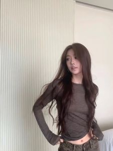 เสื้อยืดแขนยาวผู้หญิงฤดูใบไม้ร่วง เสื้อชั้นในลำลอง เสื้อชั้นในทรงเข้ารูปแบบบาง ทรงสั้น Pure Desire Style เสื้อชั้นในคอตตอนระบายอากาศได้ดี