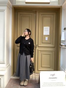 พลัสไซส์ ผู้หญิง เสื้อผ้าถัก เสื้อสเวตเตอร์ เสื้อคาร์ดิแกนฤดูใบไม้ร่วง ฤดูหนาว ชุดพร้อม ทรงเอ กระโปรงพลีท ทันสมัย สไตล์น้ําหอมเล็ก