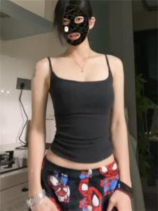 เสื้อกั๊กสายเดี่ยวสีดำ ทรงเข้ารูป สำหรับผู้หญิง ฤดูร้อน 2025 เสื้อชั้นในเสริมหน้าอก แขนกุด คอวี ทรงเข้ารูป เสื้อชั้นในสตรี