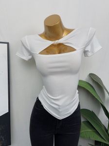 เสื้อยืดแขนสั้นเข้ารูปพอดีสําหรับผู้หญิงการออกแบบที่ไม่ซ้ํากัน Twisted Hollow OUT ชุดชั้นในสลิมมิ่งชั้นบนเหมาะสําหรับฤดูร้อน