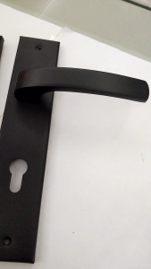 Handle Pintu Merk Belocca FE 398 Warna Hitam Model Plate