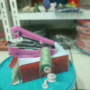 Alat Jahit Mini: Memilih dan Menggunakan Mesin Jahit Tangan Manual