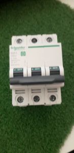 MCB M9F22310 Schneider dòng Multi9 C60SP số cực 3P dòng định mức 10A C Curve 10kA