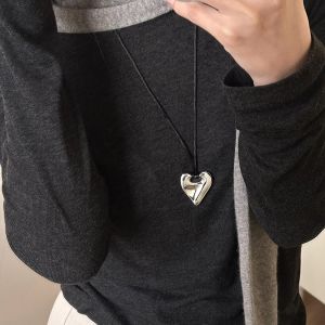 Versatile Silver Heart Long Sweater Chain Necklace Womens New 2025 Elegant Minimalist Black Rope Jewelry Accessory