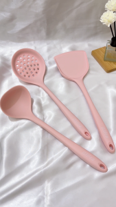 Silico Spatula Set Silikon Tahan Panas Warna Pink 3 In 1 / Alat Masak Set Anti Lengket Sutil Centong Sayur Centong Saringan Silikon