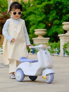 Xe chòi chân trẻ em Vespa có đèn có nhạc XC-FRY318