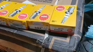 NGK Spark Plug 10PCS C7HSA D6HA CPR6EA-9 D8EA (1BOX) Universal