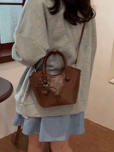 EchoBliss  Cherry Love กระเป๋าโท้ทแบบพกพากระเป๋าถือสีแดงกระเป๋าผู้หญิงฤดูใบไม้ร่วงและฤดูหนาวใหม่กระเป๋าสะพายไหล่แนวทแยง