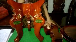 Chò gỗ ba chân đặt đĩa trái cây thờ cúng khắc nổi hoa sen-Nhiều cỡ