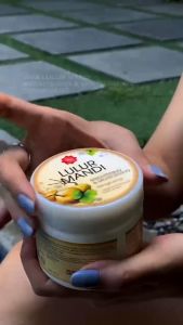 Viva Lulur Mandi Brightening & Moisturizing (Body Scrub) Bengkuang with Licorice & Bengkuang Extract & Moisturizer - 225gr