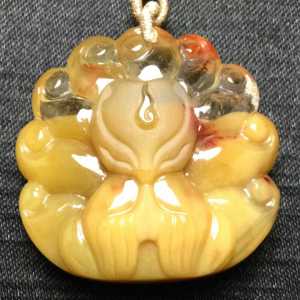 จี้จิ้งจอกขนสุนัขจิ้งจอกเก้าหางขนกระต่ายสีเหลืองธรรมชาติบริสุทธิ์การออกแบบโดยรวมมีความสดใสและเหมือนจริงด้วยรูปร่างที่สมจริงมากมันดูสวยงามมากเมื่อสวมใส่\ud83c\udf43ข้อมูลจำเพาะ: 31*31*14.5มม.