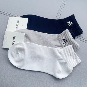 CEEKEY ถุงเท้าผู้หญิงฤดูใบไม้ผลิฤดูร้อนเย็บปักถักร้อยจดหมายเรือถุงเท้าเทรนด์สั้นหลอดสุภาพสตรีสีทึบถุงเท้าผ้าฝ้ายร้อยถุงเท้าดูดซับเหงื่อ