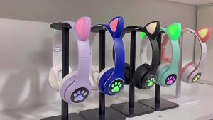 Tai Nghe Không Dây Hình Tai Mèo Dễ Thương Cho Bé Gái Có Đèn LED Bluetooth Âm Thanh Nổi Gấp Gọn Dùng Cho Thể Thao Tích Hợp Micro.