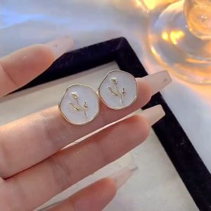 Anting-Anting Putih Motif Bunga Anti Karat Aksesoris Wanita Korea Style Fashion