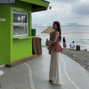 เสื้อกั๊กแขนกุดคอวีลายสก็อตสีแดงสไตล์ฮ่องกงย้อนยุคสำหรับผู้หญิงในช่วงฤดูร้อน เสื้อคลุมกันหนาวแบบลำลองที่สวมใส่สบาย