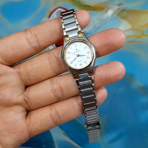 Đồng hồ nữ BUREN size:23mm dây thép không gỉ second hand si nhật- đã qua sử dụng