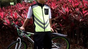 WOSAWE ผู้ชายขี่จักรยานเสื้อกั๊กกันลมกันฝนสะท้อนแสงระบายอากาศแขนกุดกีฬาจักรยานย์