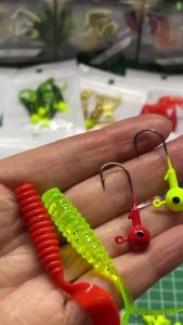 Mrlurion 8pieces 6cm fishing set jigging head hook with soft worm grub lure bait perch bass pike lure bait isca